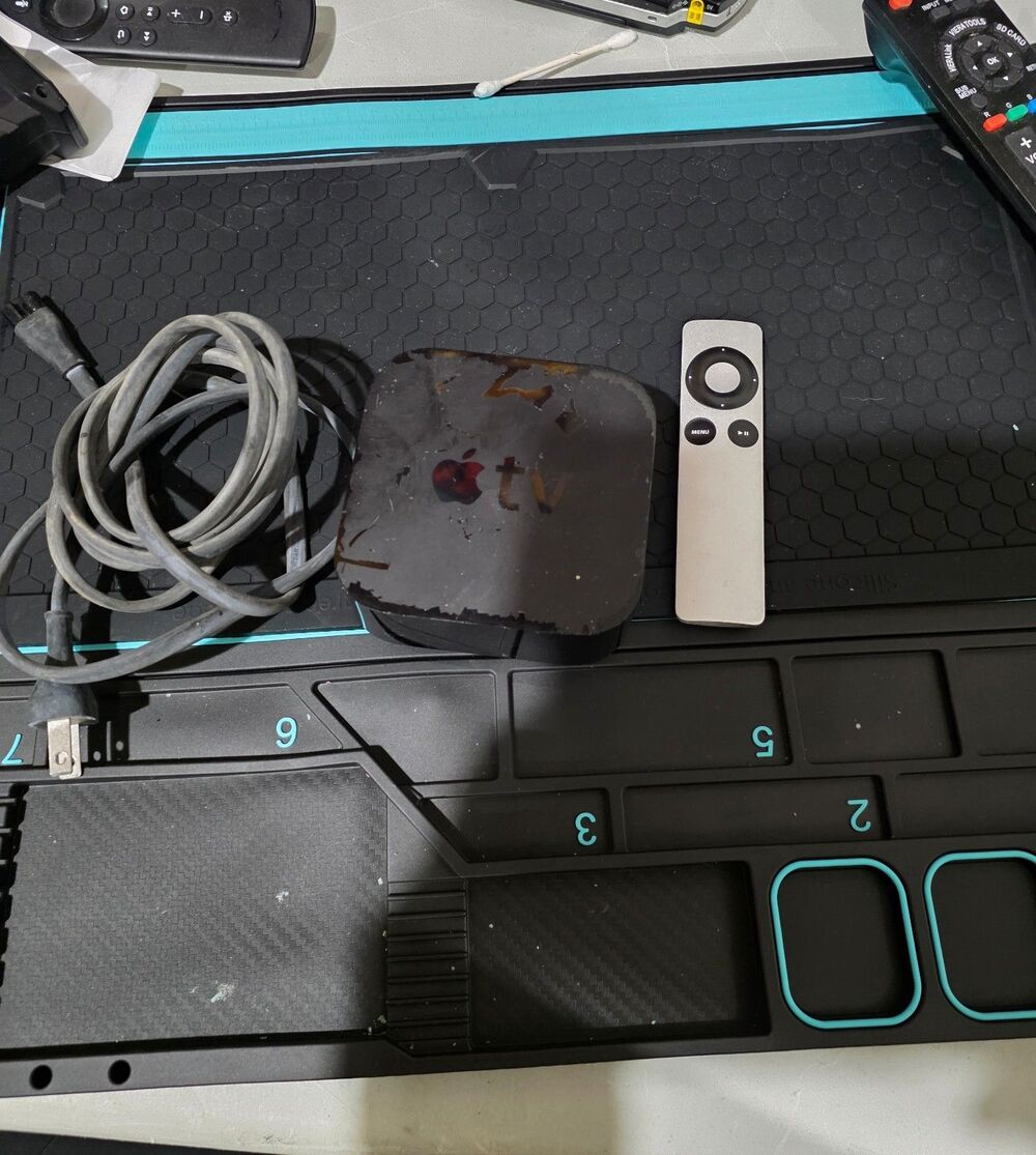Apple TV hd  Streaming Device with Remote A1625 64gb